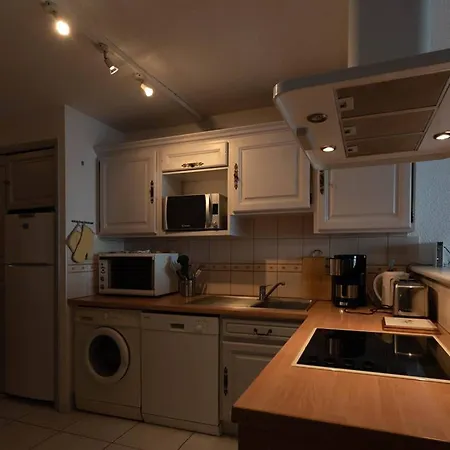 Apartamento Le Lavandou, T2 Lumineux, Acces Direct Plage, Parking Prive - Fr-1-803-79 Le Lavandou