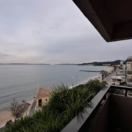 Le Lavandou, T2 Lumineux, Acces Direct Plage, Parking Prive - Fr-1-803-79 * Ле-Лаванду