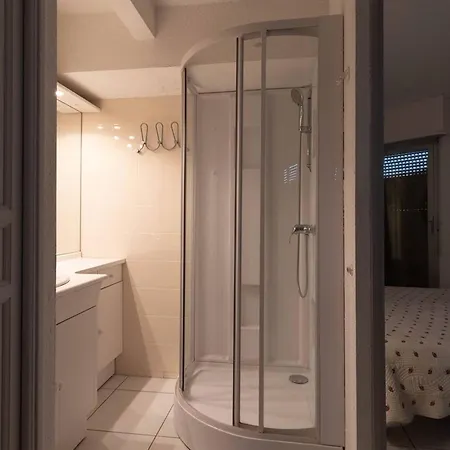 T2 Avec Terrasse, Clim Et Parking - Fr-1-803-79 Appartement *