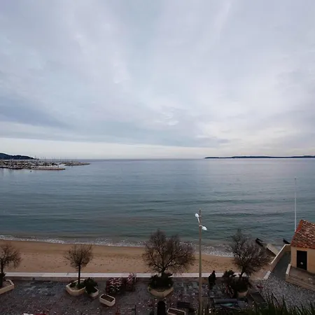 Le Lavandou, T2 Lumineux, Acces Direct Plage, Parking Prive - Fr-1-803-79 Le Lavandou