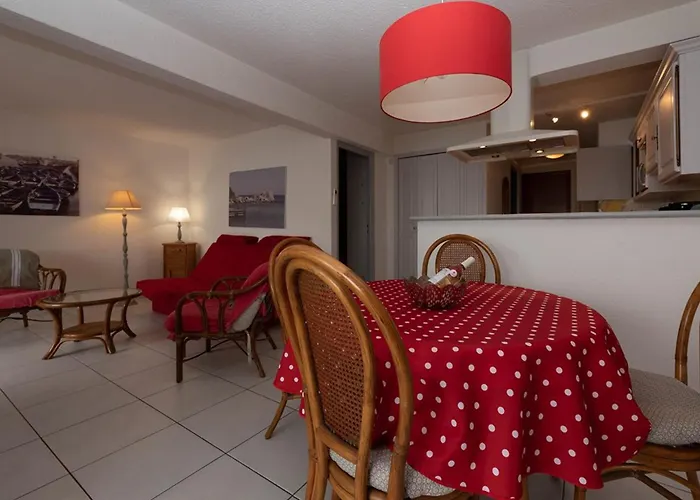 Le Lavandou, T2 Lumineux, Acces Direct Plage, Parking Prive - Fr-1-803-79 Lägenhet