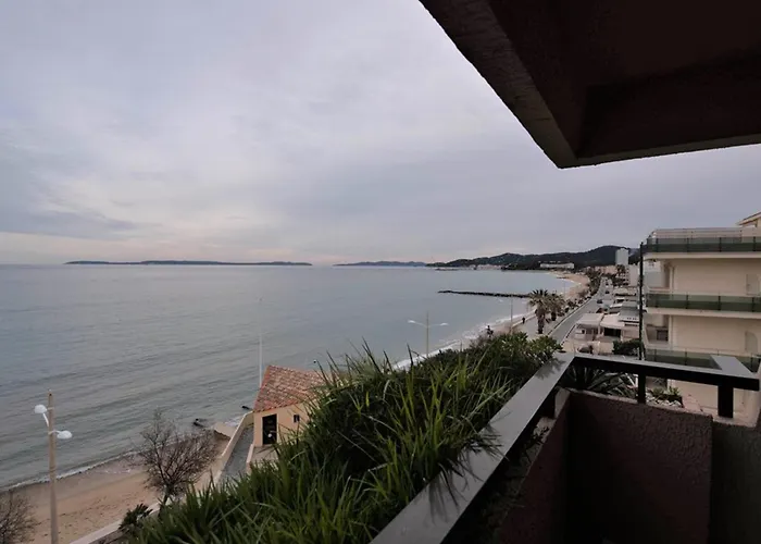 Le Lavandou, T2 Lumineux, Acces Direct Plage, Parking Prive - Fr-1-803-79 * Le Lavandou